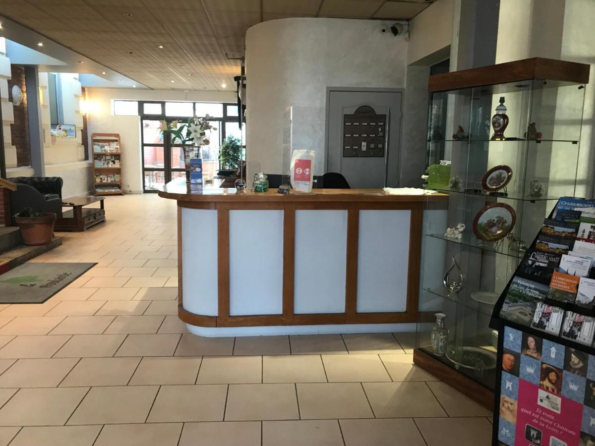 Hotel La Poularde Gien Extérieur photo