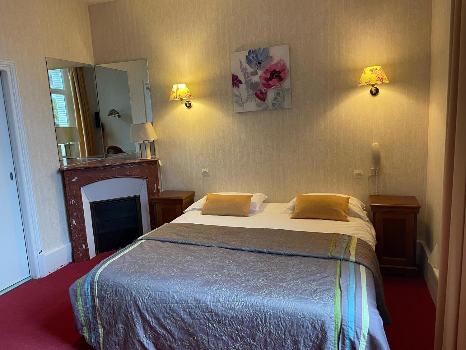 Hotel La Poularde Gien Extérieur photo