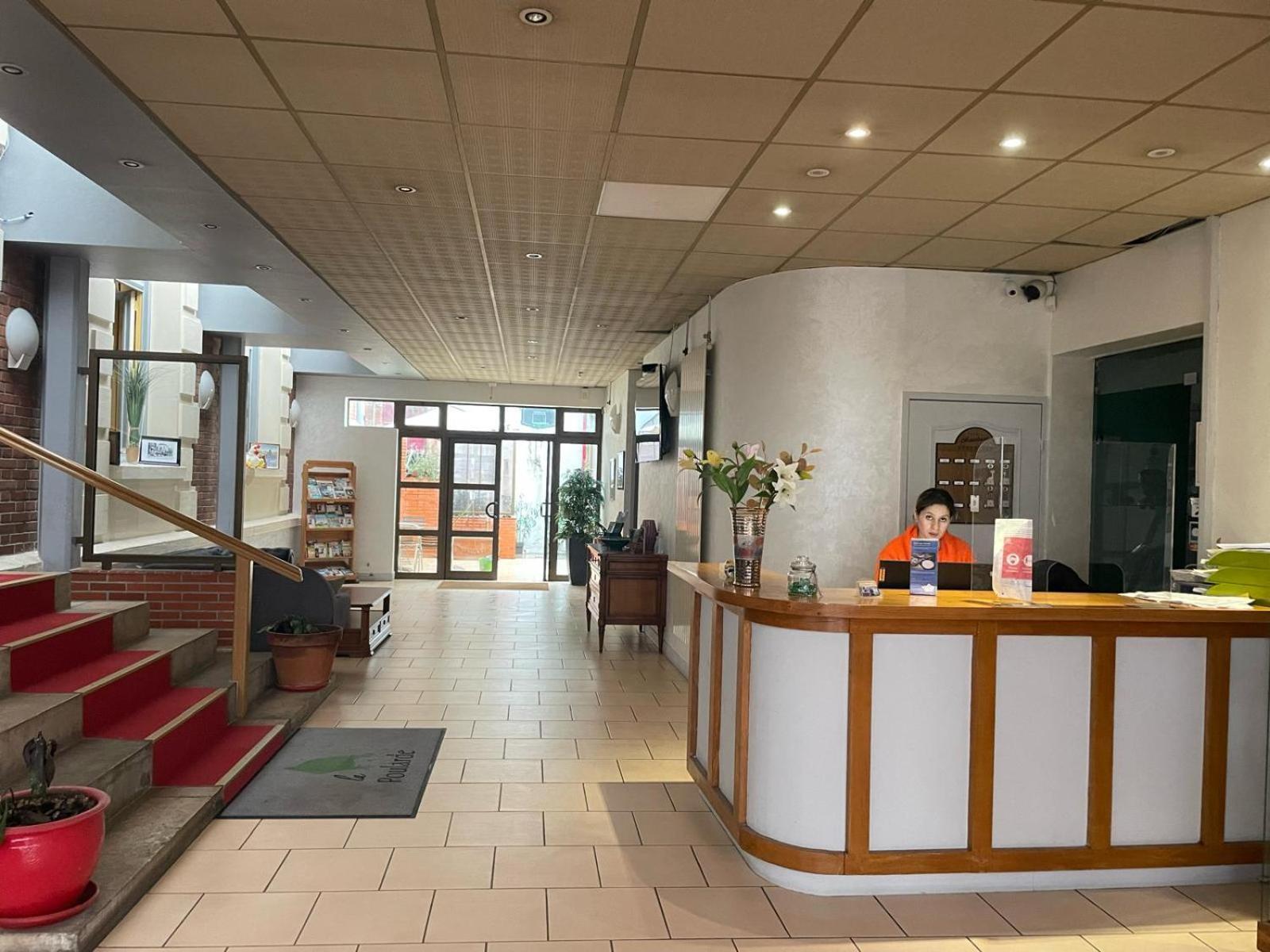 Hotel La Poularde Gien Extérieur photo