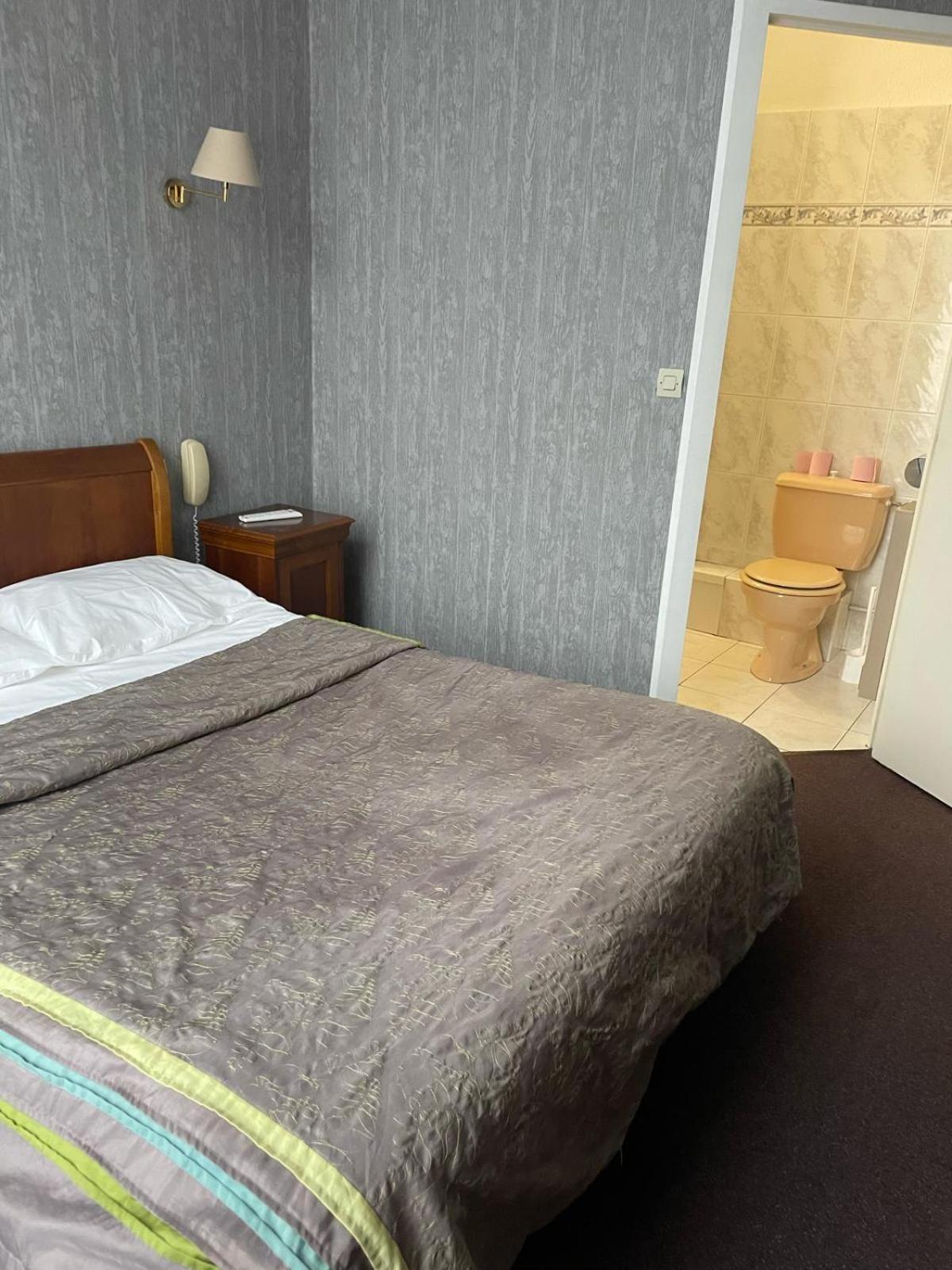 Hotel La Poularde Gien Extérieur photo