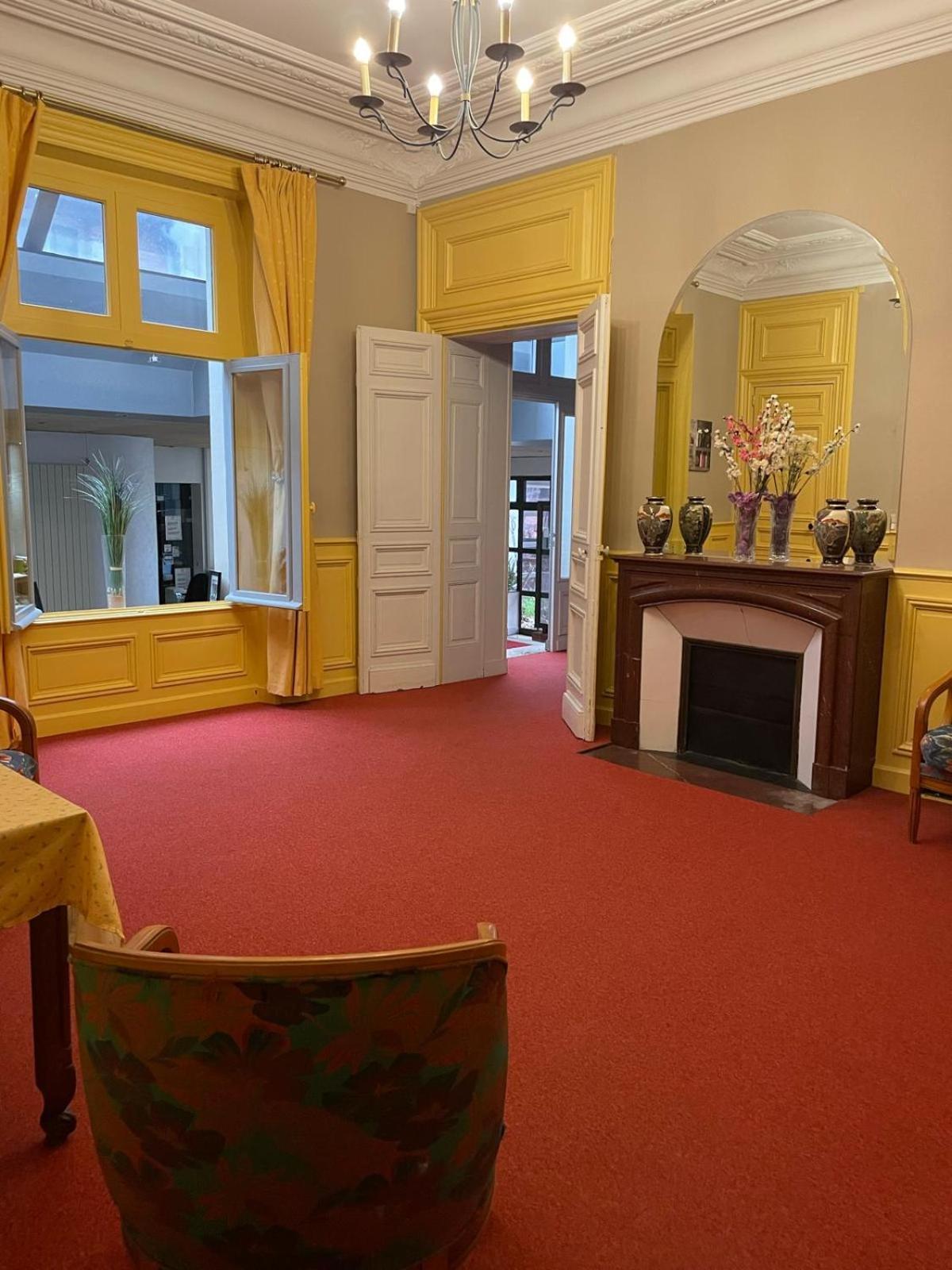Hotel La Poularde Gien Extérieur photo