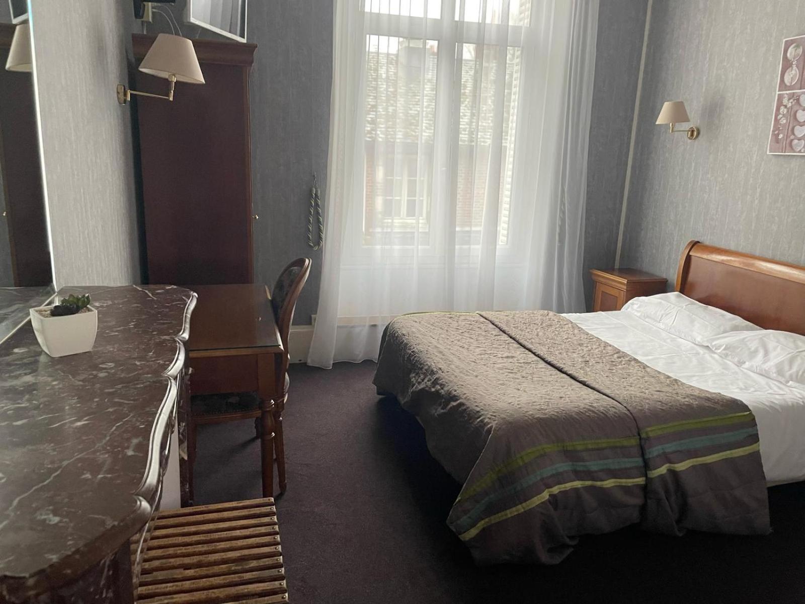 Hotel La Poularde Gien Extérieur photo