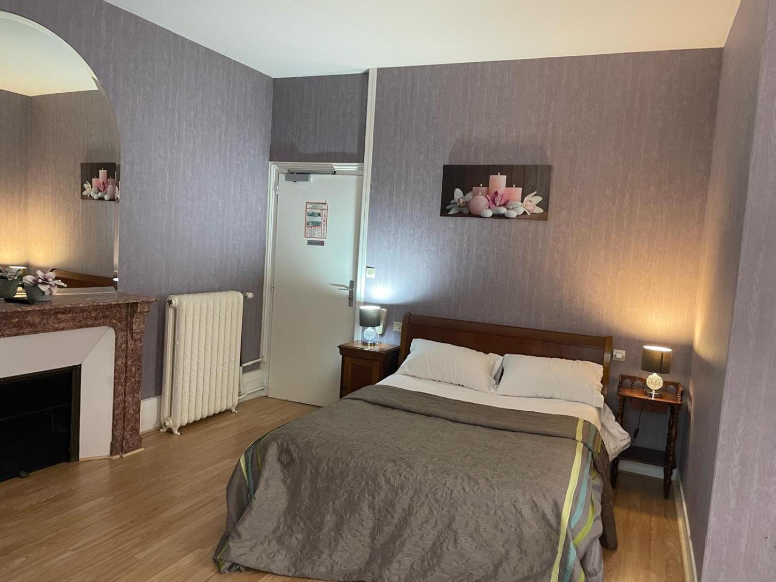 Hotel La Poularde Gien Extérieur photo