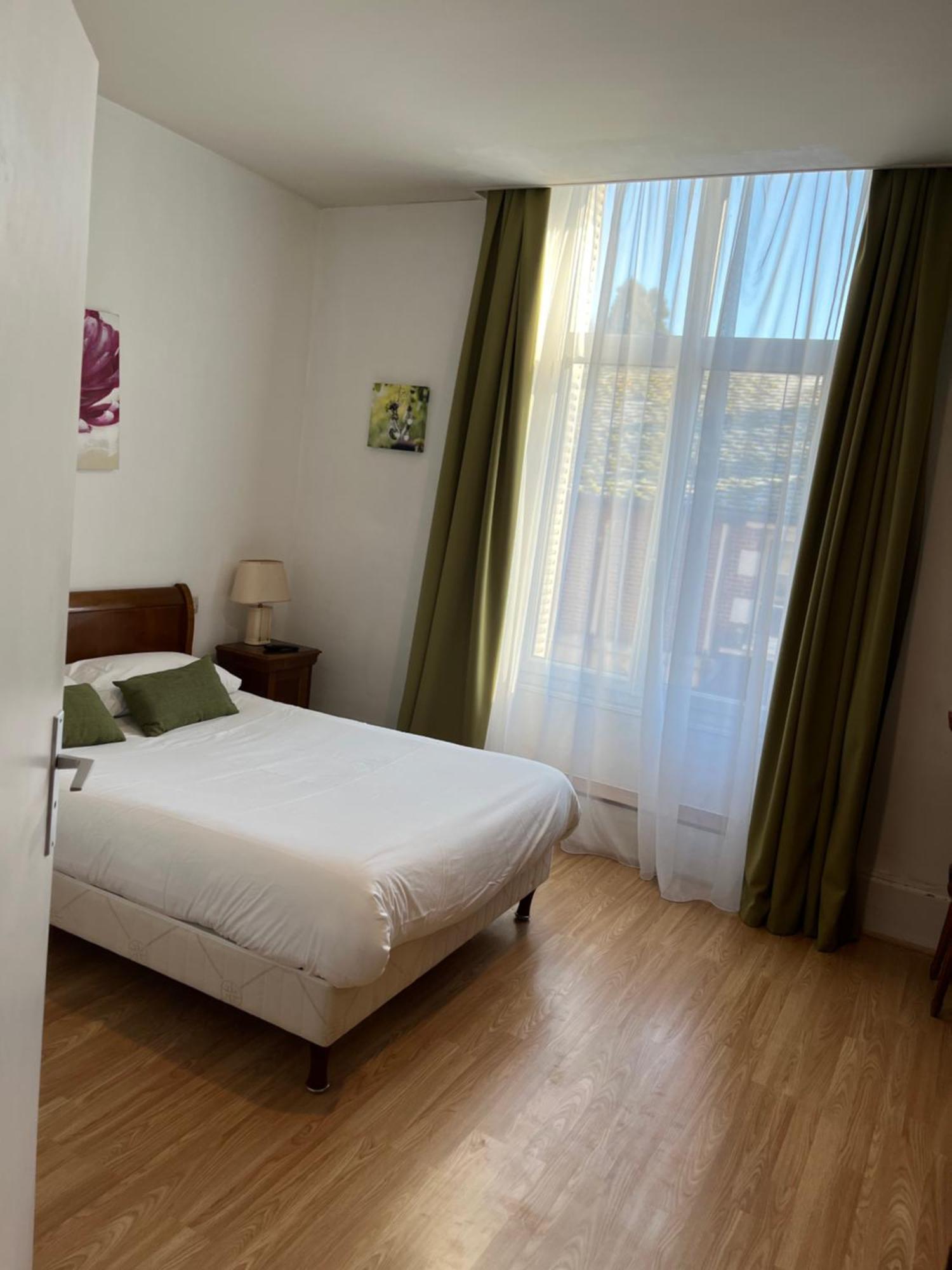 Hotel La Poularde Gien Extérieur photo