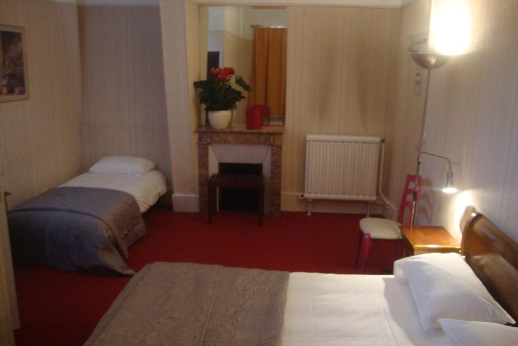 Hotel La Poularde Gien Chambre photo