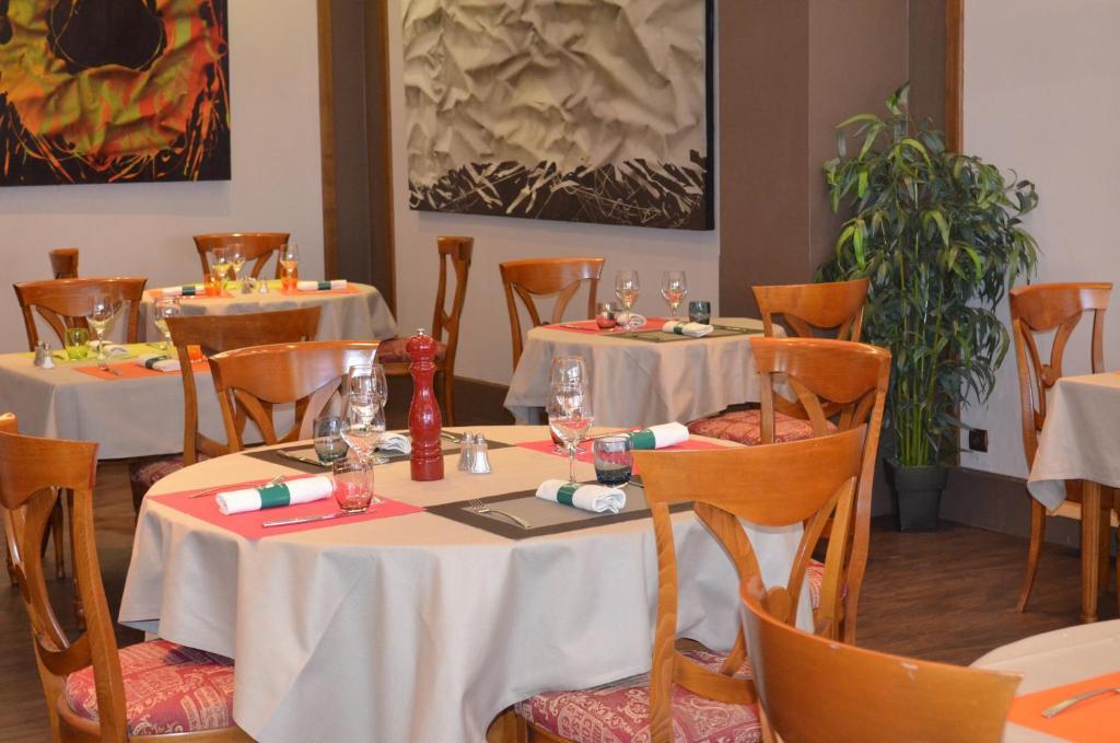 Hotel La Poularde Gien Extérieur photo