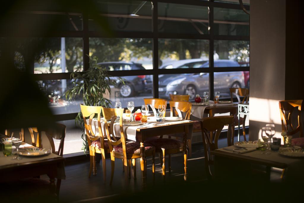 Hotel La Poularde Gien Extérieur photo