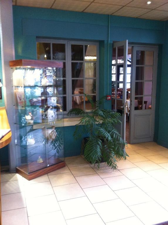 Hotel La Poularde Gien Extérieur photo